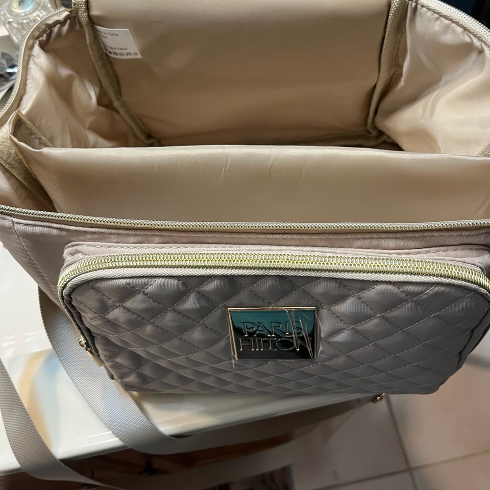 Paris Hilton Quilted cosmetics bagin Light beige